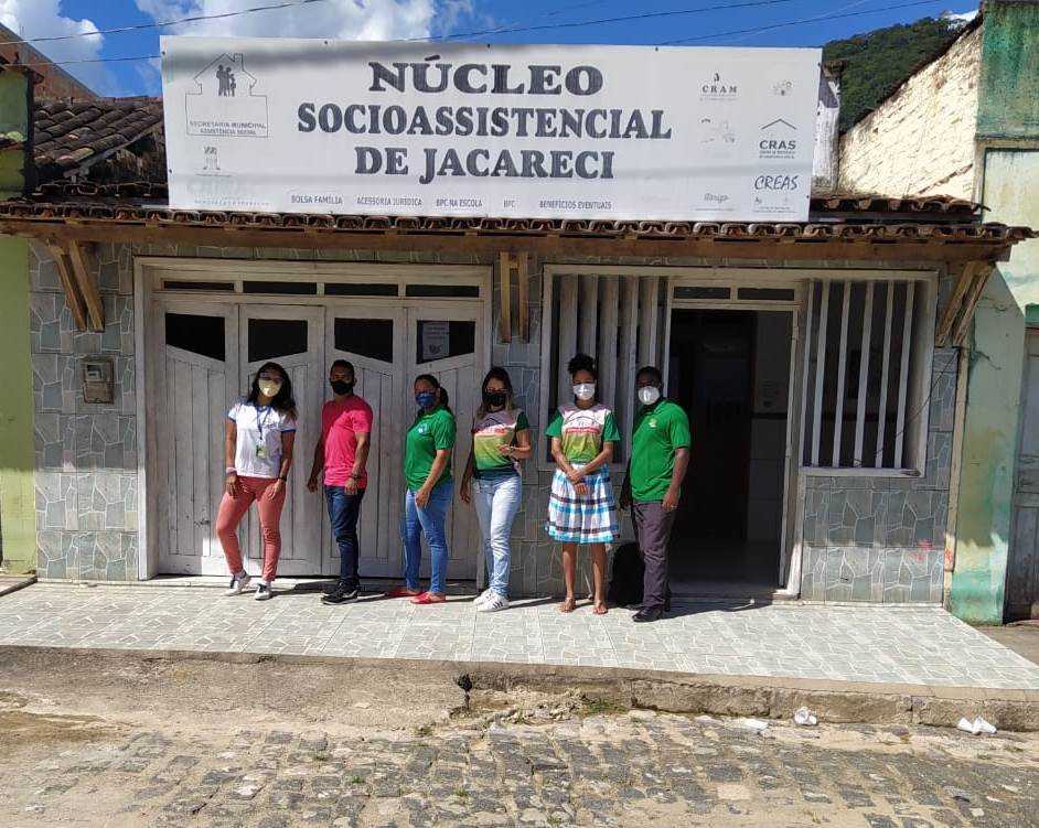 Camacã: Secretaria de Assistência Social vai a Jacareci e distribui alimentos e máscaras